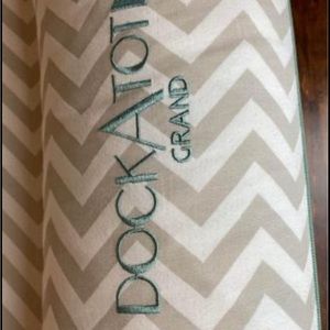 DockATot Grand (includes Chevron Cover)